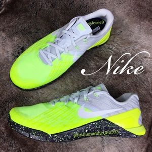 Nike Shoes Metcon 3 Mens Pure Platinum Volt Cross Poshmark Nike Shoes Metcon 3 Mens Pure Platinum Volt Cross Poshmark